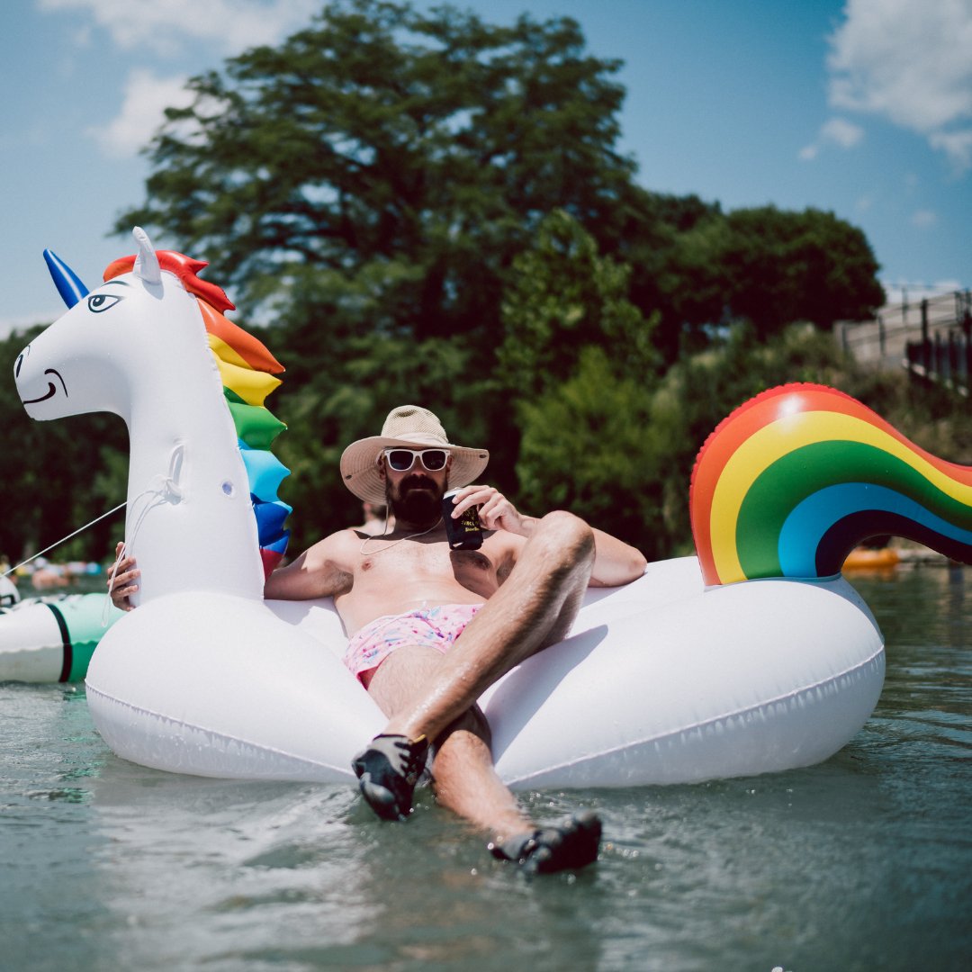 FloatFest's tweet photo. $300 for a GA ticket?? 😫 Not at #FloatFest2022! 💥

Get your hands on a Weekend + Tubing Bundle for $229! 🤩  See an epic lineup, attend the Friday Night Kick-Off Party, float the Guadalupe River, eat delicious food &amp; MORE!🤘

Join the #FloatFam in July: https://t.co/qBxfbTD3hR https://t.co/3Ij6QisAYW