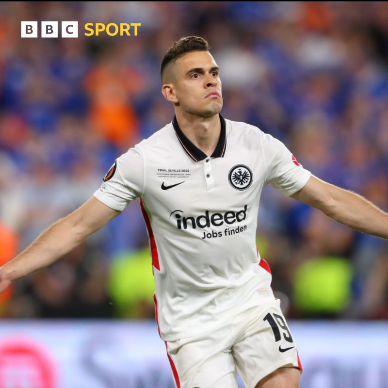 BBCSport's tweet photo. Ice cold from Rafael Borre. 🥶

#BBCFootball #UEL #UELFinal