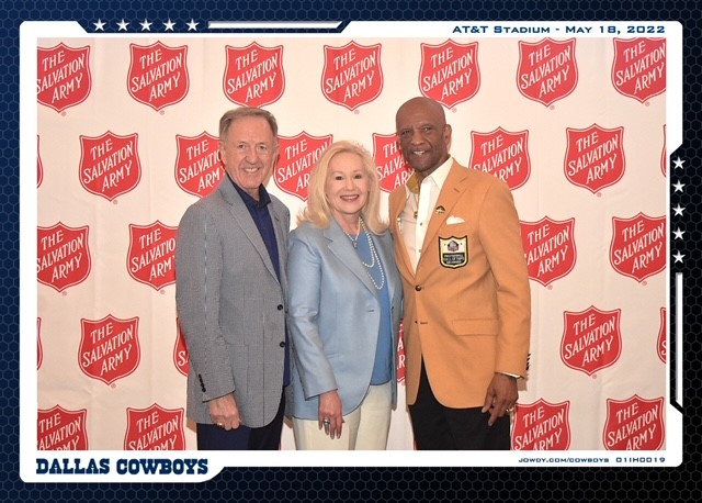 Shalyn and Al Clark visiting today with Drew Pearson, Keynote Speaker for the Salvation Army Inspiring Hope Luncheon. https://t.co/TmdvxU03Pc