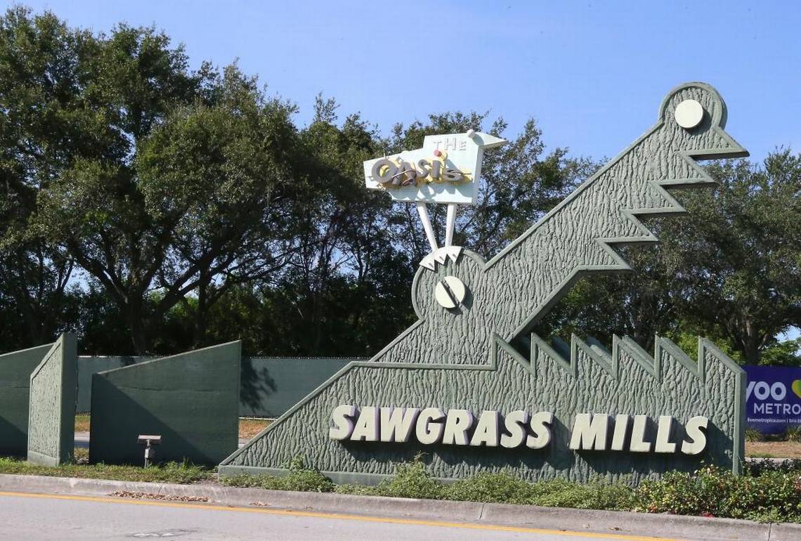 Get Hired! Sawgrass Mills Retailers, Restaurants Looking To Fill 500 Positions dlvr.it/SQdJ8b
