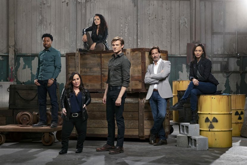 It's sad how the @CBS schedule is lacking a show that brings diversity & inclusion and women in leading positions & STEM, solves problems with brains instead of violence, values education, kindness, selflessness...  

Yes, a show like #MacGyver!
#UpFronts2022 #SaveMacGyver