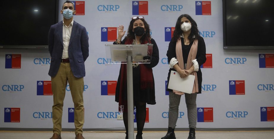 adnradiochile's tweet photo. “Los y las medicamentos”: Subsecretario Cuadrado se convierte en viral por uso del lenguaje inclusivo https://t.co/aZ1HcskcDi https://t.co/PRc0zan248
