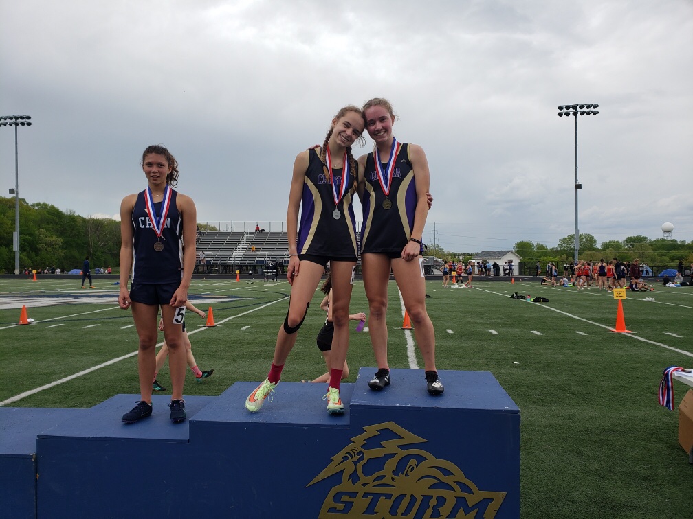 Noella Ross and Paige Bakke go one/two in the girls 400m!