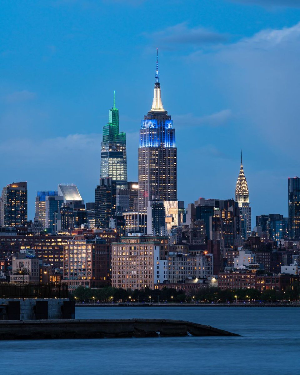 Empire State Building tweet media