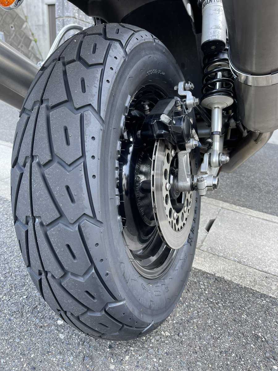 Vmax7746's tweet photo. NEW‼️今回も同じタイヤに🛞‼️
こんなに溝が😆久しぶりに見た光景。 https://t.co/EfimkvmKCx