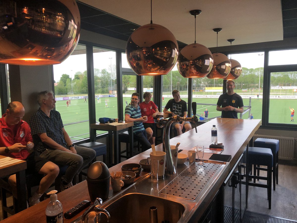 JeugdONS's tweet image. Vanavond hebben wij een hele inspirerende themabijeenkomst gehad met @ReinsmaRik over #ontwikkelen en #presteren. Interactieve bijeenkomst met casussen en werkvormen. Biologische- en kalenderleeftijd, manier van coachen en feedback geven, en over het @Athletic_Skills.