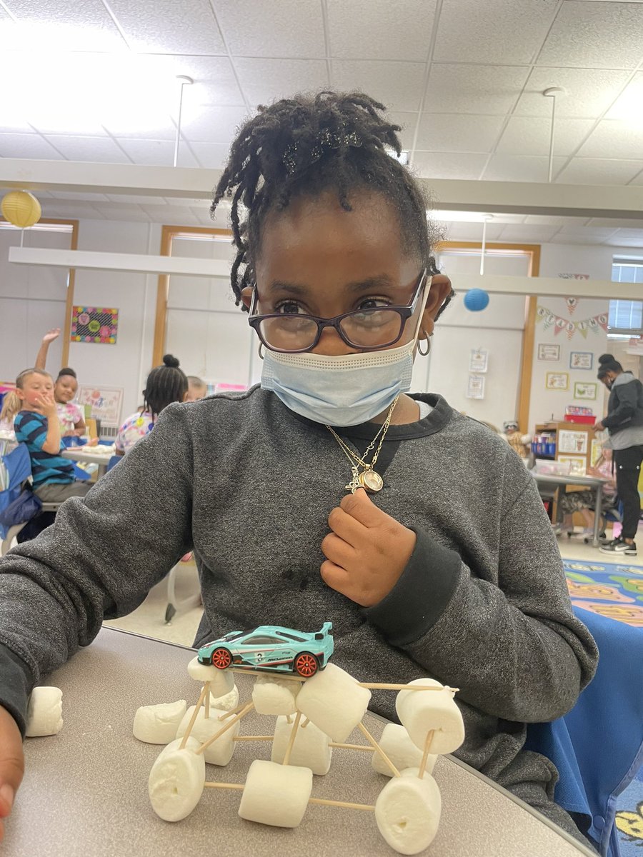 mrsmichelSL's tweet photo. Put our engineering skills to the test today to build some bridges! Check out the creativity and all the different styles of bridges our scholars created. #STEM #Enrichment @MrsGiannuzziSL @syracuselatin @SyracuseSchools https://t.co/gWMrNgQv4x