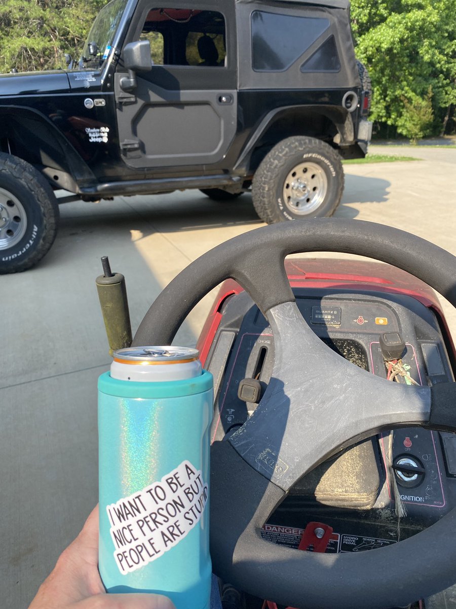 Just jump started the ol Toro after its been sitting for a while...think that graduates me to a new level of womanhood..and deserves a beer. 💁🏻‍♀️🍺