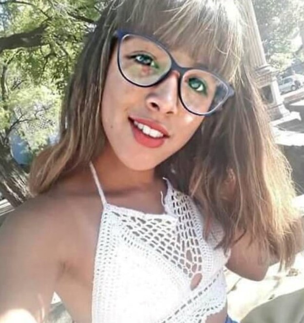 Valentina Manzolli tiene 15 años, desapareció el 16/2 en #RíoCeballos, provincia de #Cordoba. Es delgada, altura 1,65. Cabello castaño lacio con flequillo recto, y un tatuaje en la muñeca derecha con la letra "L". Avisar #URGENTE☎️03543-458176, 101 o 911