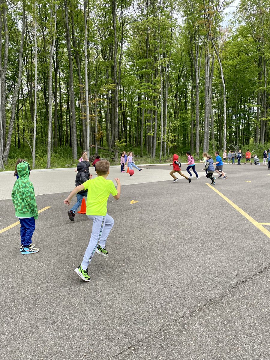 mrsstrickerNR's tweet photo. Our Bear Den friends, in Mrs. Wojcik’s class, shared their ABC countdown activity with us today! K is for Kickball! We were so grateful for the brain break and exercise! @_MissKrause @MrsWojcik6 #norobears https://t.co/rWkKh1SjEV