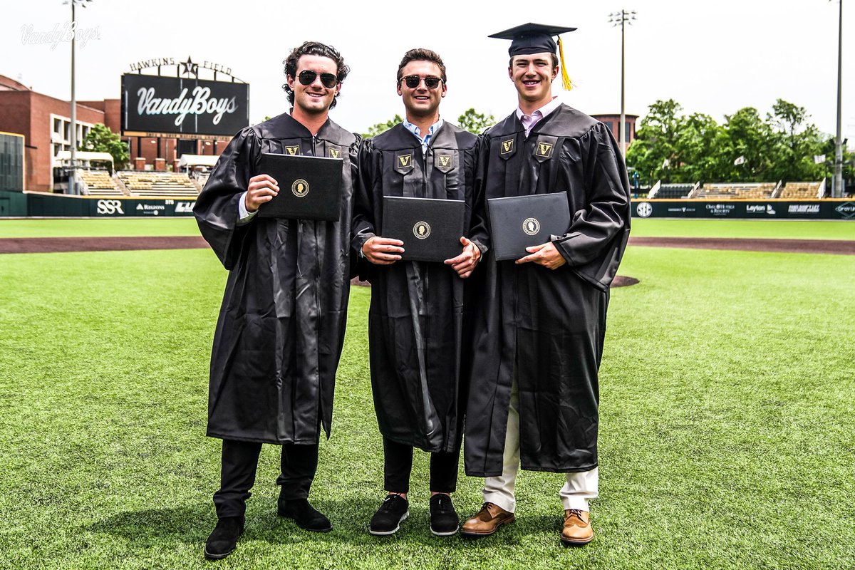 Congrats to our 2022 graduates. 🎓👏

#VandyBoys | #AnchorDown
