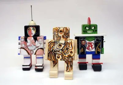 Thé Tjong-Khing
, Gwen Stok en Roel Smit maakten eerder al een Rijkswachter (zie  foto!). Tijdens de Stripdagen Haarlem laten nog eens 20 andere kunstenaars zich inspireren door deze toffe robots. Te zien bij #kunstcentrumhaarlem #rijkswachters #studiohamerhaai #SDH22