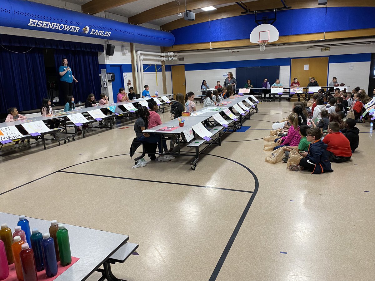 ShannonDescamps's tweet image. Our 4th grade Market Day was a great success! We are so proud of our students and their hard work. 3rd graders came to shop at the “stores”! It was a perfect way to show what we learned in our economics unit. @CArnold2020 @jdiener6 @j_hammer11 @keith_tonn #fraserfamily