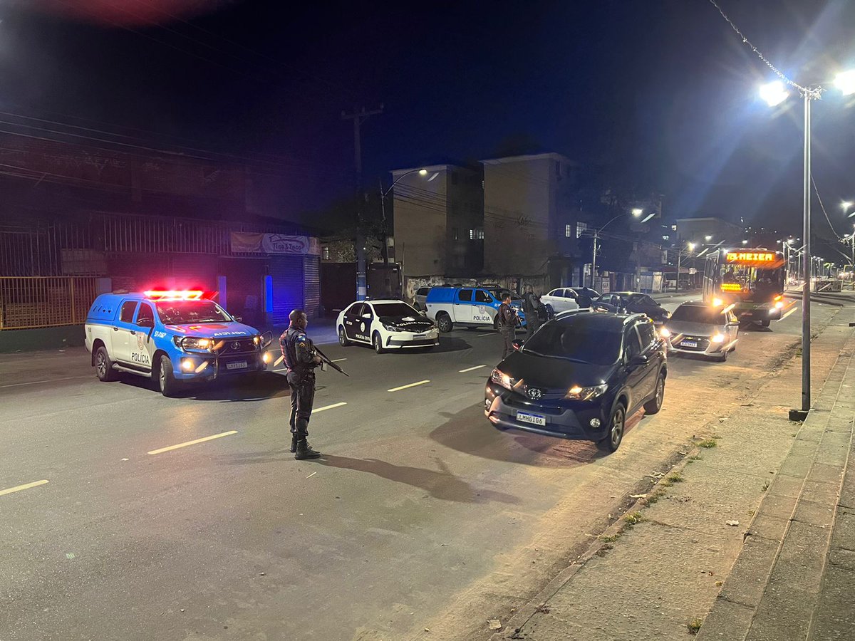 PMERJ's tweet photo. Equipes do #9BPM em conjunto com a @PCERJ/ #40DP realizam neste momento ação de repressão a crimes contra usuários das vias do bairro Fazenda Botafogo. Na imagem a Avenida Pastor Martin Luther King Jr.
@GovRJ
@claudiocastroRJ https://t.co/hweBzNlYdW