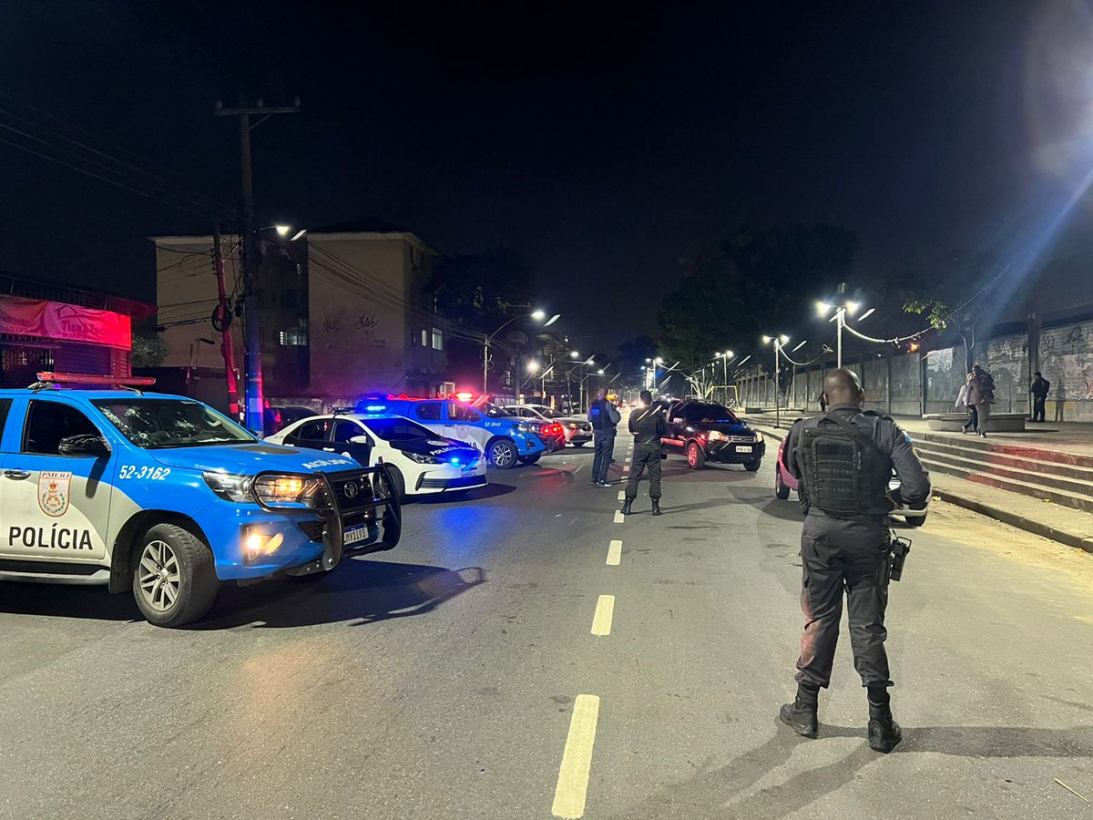PMERJ's tweet photo. Equipes do #9BPM em conjunto com a @PCERJ/ #40DP realizam neste momento ação de repressão a crimes contra usuários das vias do bairro Fazenda Botafogo. Na imagem a Avenida Pastor Martin Luther King Jr.
@GovRJ
@claudiocastroRJ https://t.co/hweBzNlYdW
