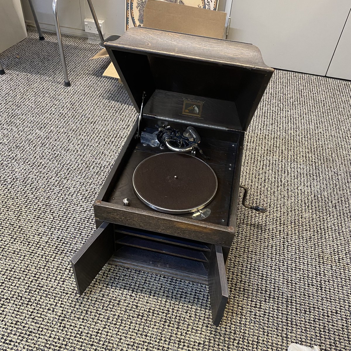 DAVY_ENGRAVERS's tweet photo. Anyone want to buy a gramophone #portablerecordplayer https://t.co/SleVqMmWzn