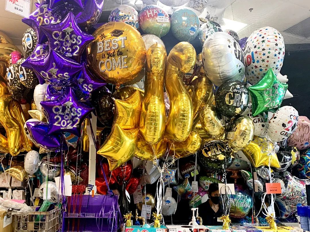 PartyHawaii's tweet photo. Balloons all ready to celebrate the grads this weekend! 🎈✨
.⠀⠀⠀
.⠀⠀⠀
.⠀⠀⠀
#partycityofhawaii #shoplocalhawaii #luckywelivehawaii #hawaiilife #hawaiimom #hawaiimoms #ohana #hawaiihome #hawaiiparty #honolulu #hawaiipartyplanner #hawaiiballoons https://t.co/EdMFJhRZzP