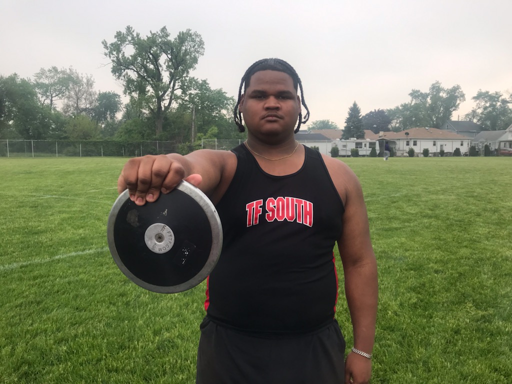 TFSouthTF's tweet photo. First state qualifiers of the evening! Isaiah Isom and Karrell Harvest take 2nd and 3rd in discus, both throwing well over state qualifying distance. @TFSthrows @TFSo_Athletics @TFSouthTweets #TFSRedWolves https://t.co/g2dghQSh62