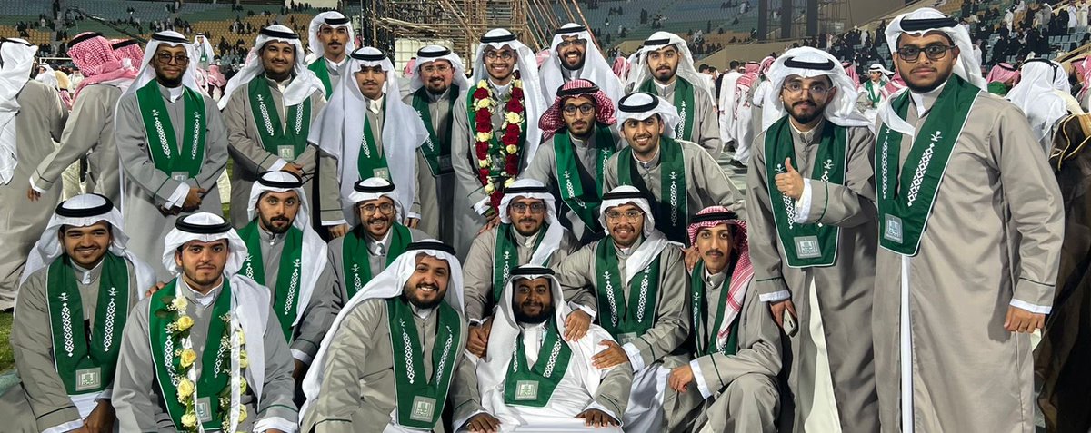 iM3_7K's tweet photo. بفضل الله و كرمه تم اليوم تخرجي من كلية طب الاسنان بجامعة الملك خالد و حصولي على درجة البكالوريوس في تخصص طب وجراحة الفم والاسنان بتقدير ممتاز مع مرتبة الشرف شكرا من القلب لوالديّ وعائلتي وكل من قام بدعمي ومساندتي من أقارب وزملاء سائلا المولى التوفيق لي و لكم🤍
#جامعه_الملك_خالد https://t.co/uOcWPpCSez