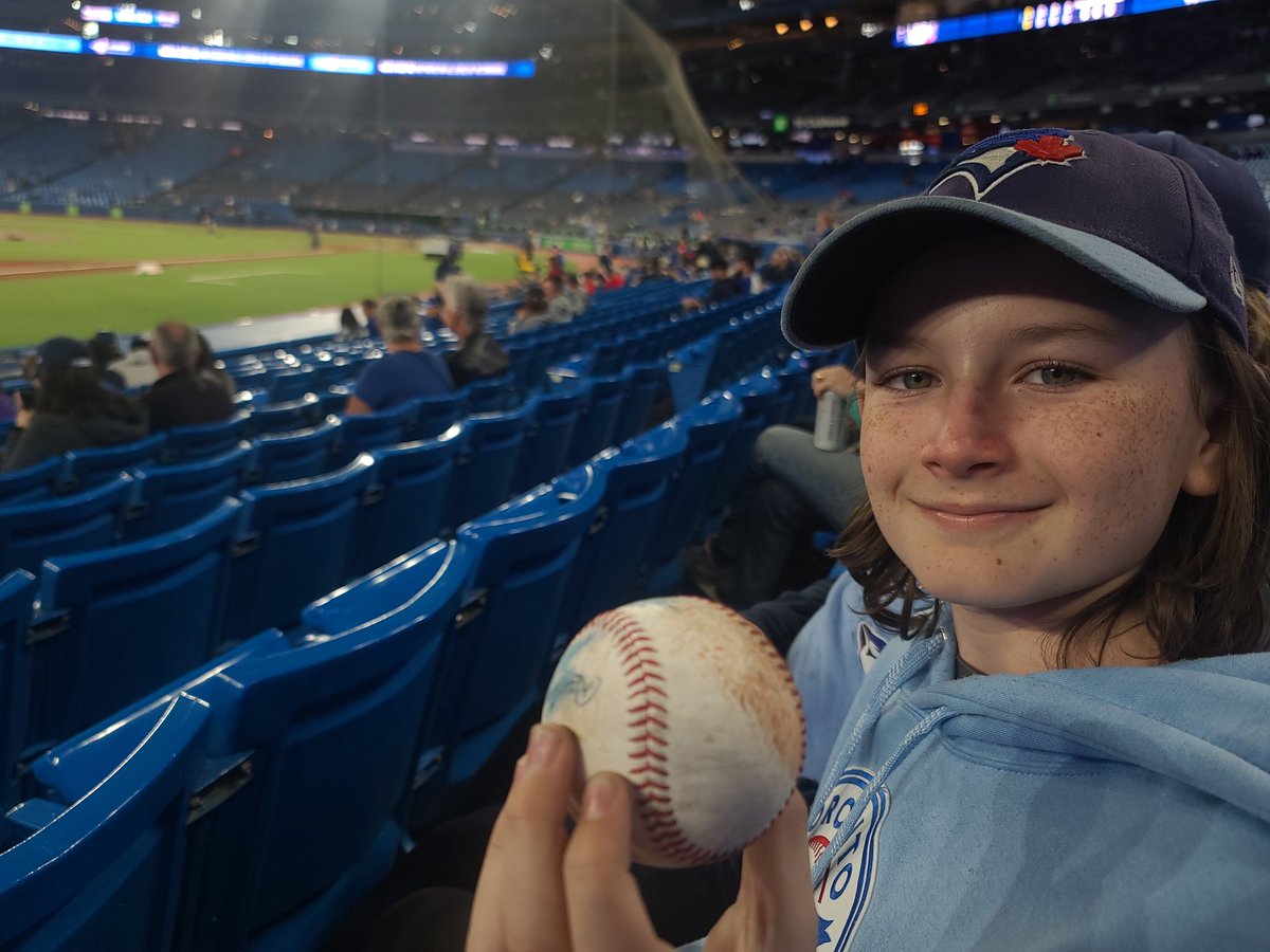 Happy day at the <a href="/BlueJays/">Toronto Blue Jays</a> game... (first pitch hasn't even been thrown!!) #NextLevel