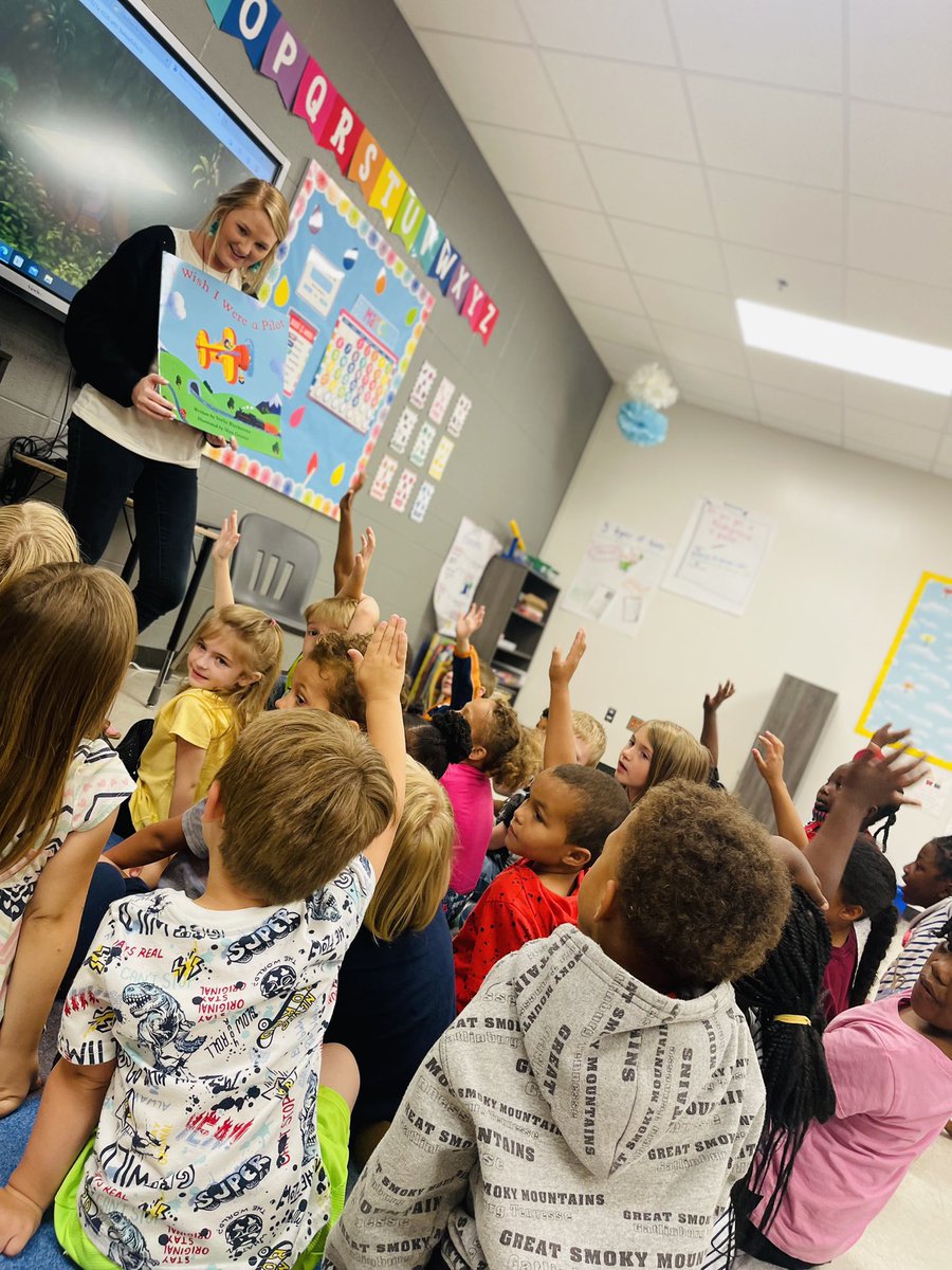 Williamslexib's tweet photo. We had a visit from some sweet little Pre-k friends today! 💜 I do believe they are ready for Kindergarten, thanks to @MrsPayant &amp; Mrs. Fuller! https://t.co/MARTc2ytWZ