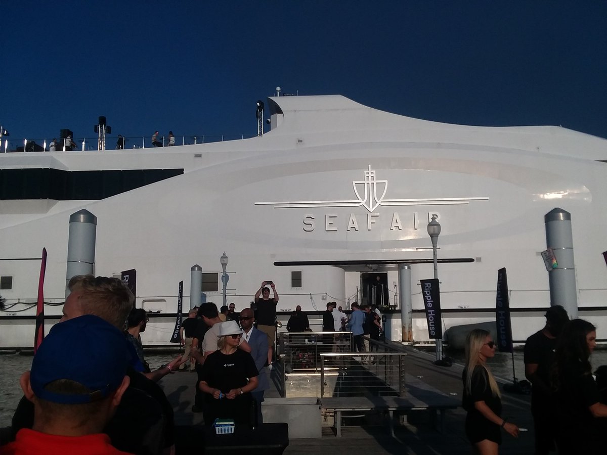 Yacht party w @Ripple! @NetVRk1 is at @permissionless, let the #blockchain  party begin! ❤👍