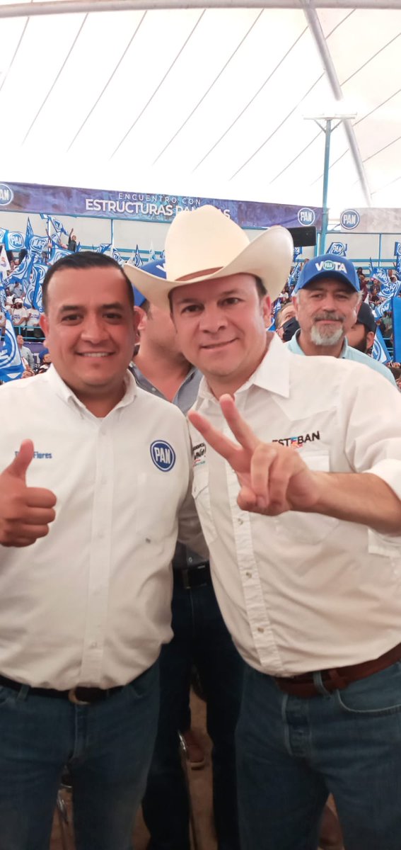 diego8f's tweet photo. El #PAN 🔵 unido y fuerte! Con @EVillegasV y @josejoseantonio
El compromiso es con #Durango y nuestra gente, vamos a ganar 💪 vamos a #DefenderDurango👊
#OrgulloXDurango
#VaXDurango 🔵🔴🟡 https://t.co/ocPzoJpepc