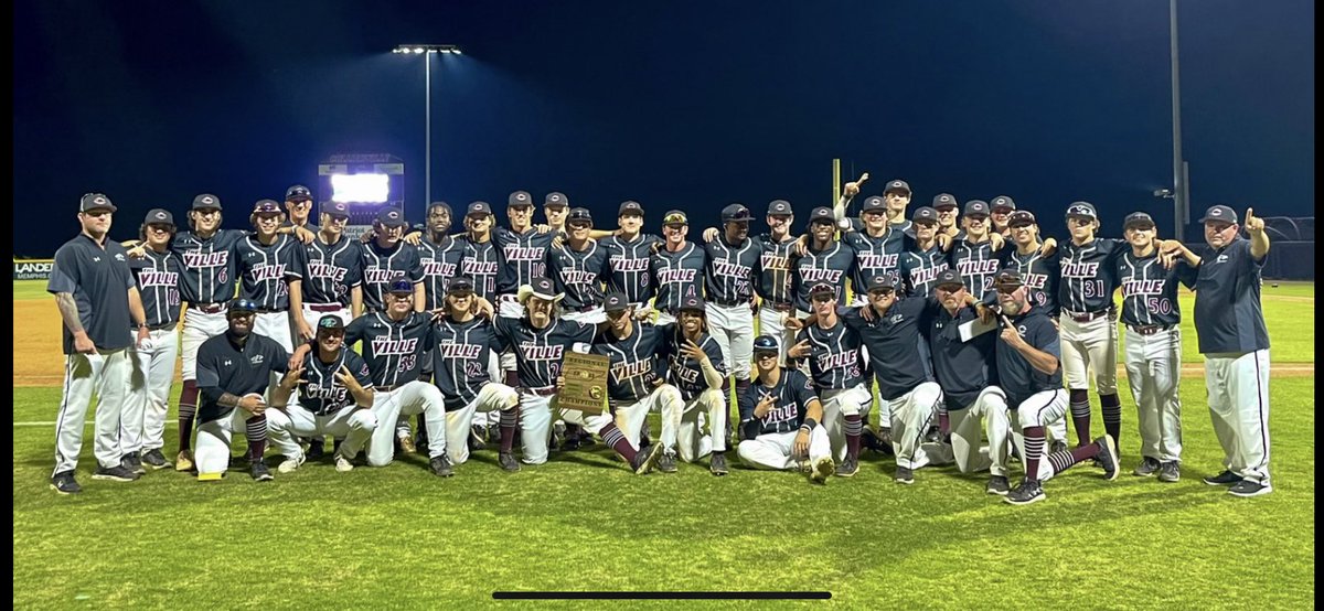 Your AAAA Region 8 Champions!! #WorkWins <a href="/GoDragonsGo_/">TheVille Athletics</a> <a href="/CHSDragons/">Collierville High</a> <a href="/cville_schools/">Collierville Schools</a>