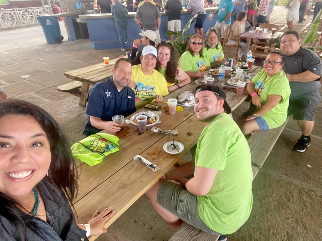 chirpmaggie's tweet image. Filling up on some soul with some of my tech fam  @KarlaLara98 @AlamiaGina @dpingel @valentinvguerra @DKeyla7 @hngrstrike #totallyawesometech22 #MaggieTheAP