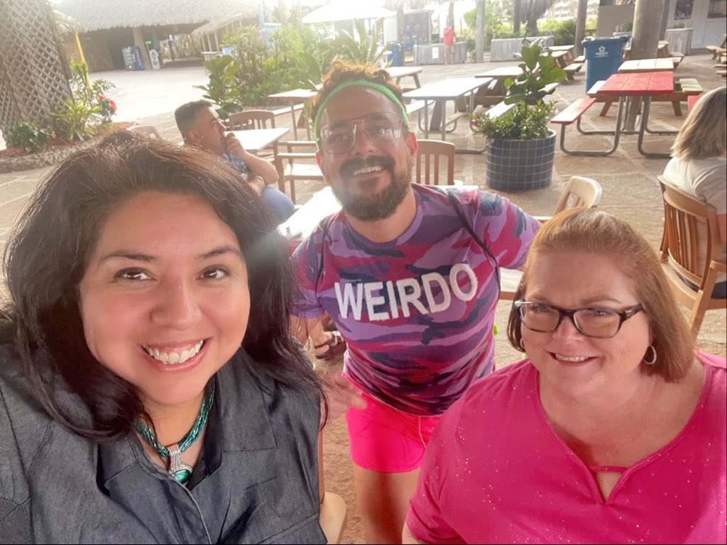 chirpmaggie's tweet image. Filling up on some soul with some of my tech fam  @KarlaLara98 @AlamiaGina @dpingel @valentinvguerra @DKeyla7 @hngrstrike #totallyawesometech22 #MaggieTheAP