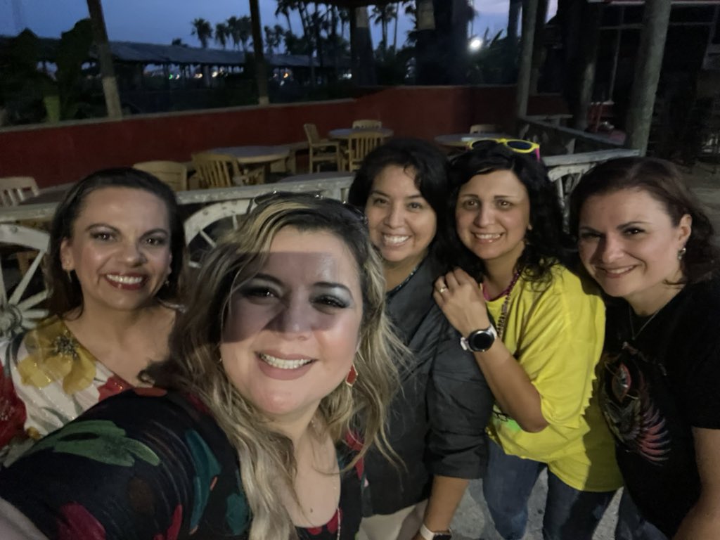 chirpmaggie's tweet image. Filling up on some soul with some of my tech fam  @KarlaLara98 @AlamiaGina @dpingel @valentinvguerra @DKeyla7 @hngrstrike #totallyawesometech22 #MaggieTheAP