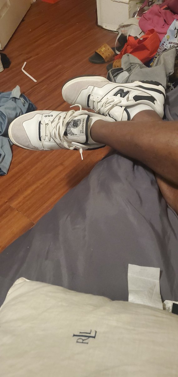 blumbergFudge's tweet photo. @atmos_usa 
Size 11 Men's #atmosphl 
My Sea Salt 550's I think their so comfortable wear them in the house, in the bed as u can see 👀 etc etc 😁 but these my baby's #atmoscollectorsclub https://t.co/woU29dWhf3
