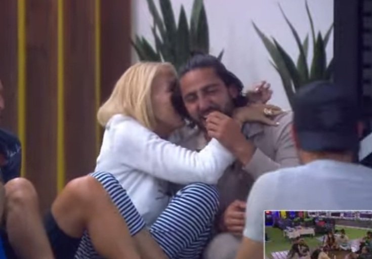 hesgabs's tweet photo. POTRO Y LAURA EL MEJOR SHIP 

#LCDLF2 https://t.co/PoJf9PsxoT