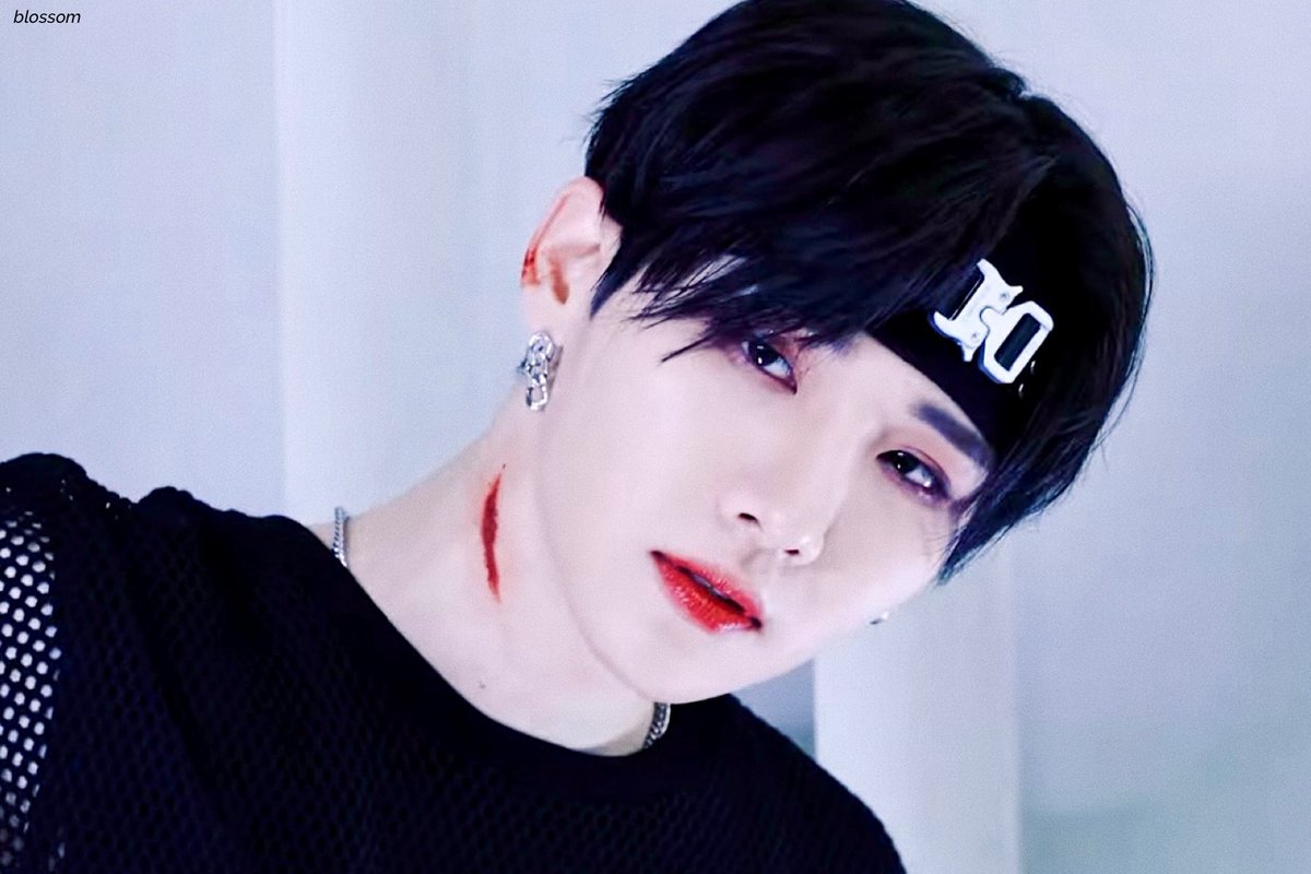 BLOSSOM971015's tweet photo. 🌒✨

#전웅 #JEONWOONG #AB6IX https://t.co/zzmKWptMGL