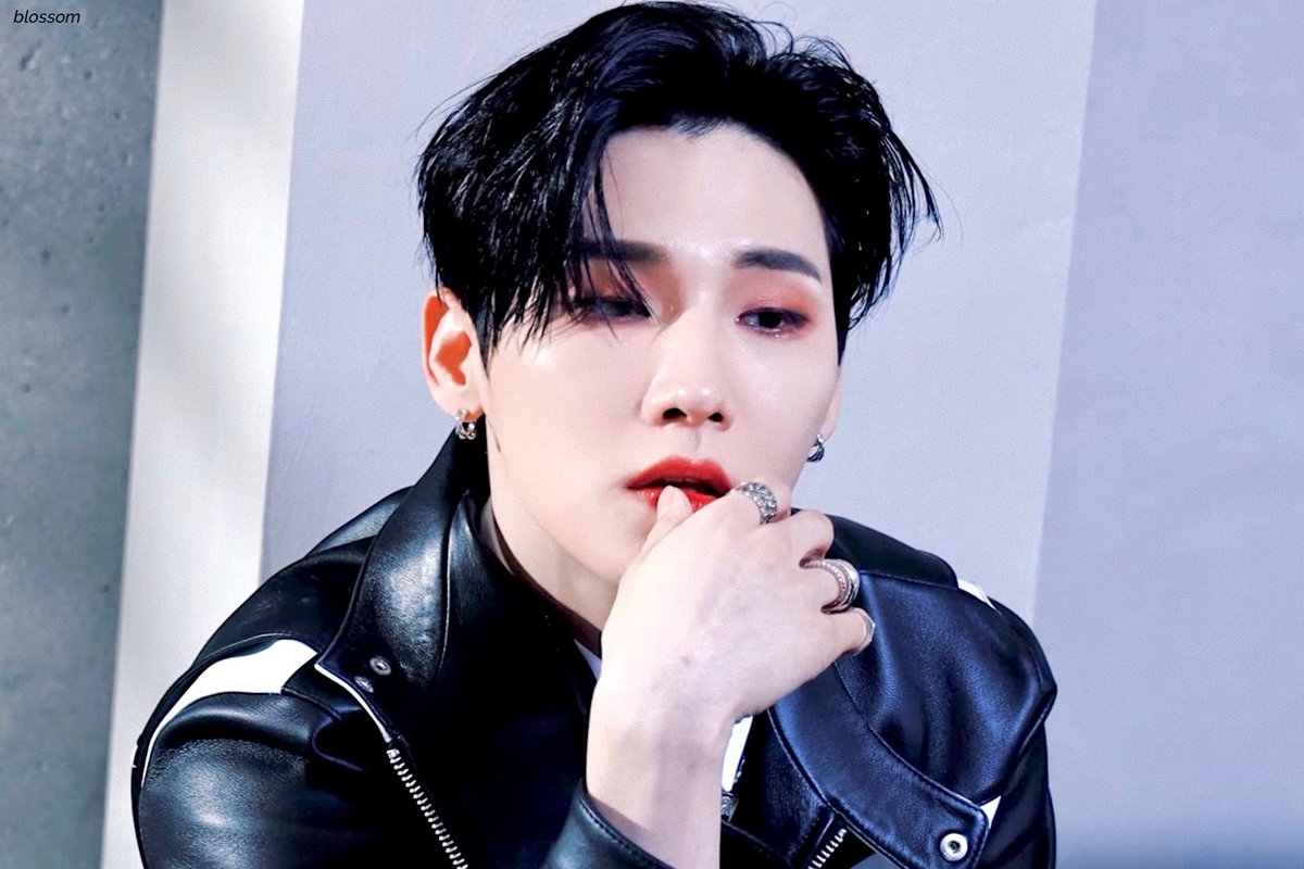 BLOSSOM971015's tweet photo. 🌒✨

#전웅 #JEONWOONG #AB6IX https://t.co/zzmKWptMGL