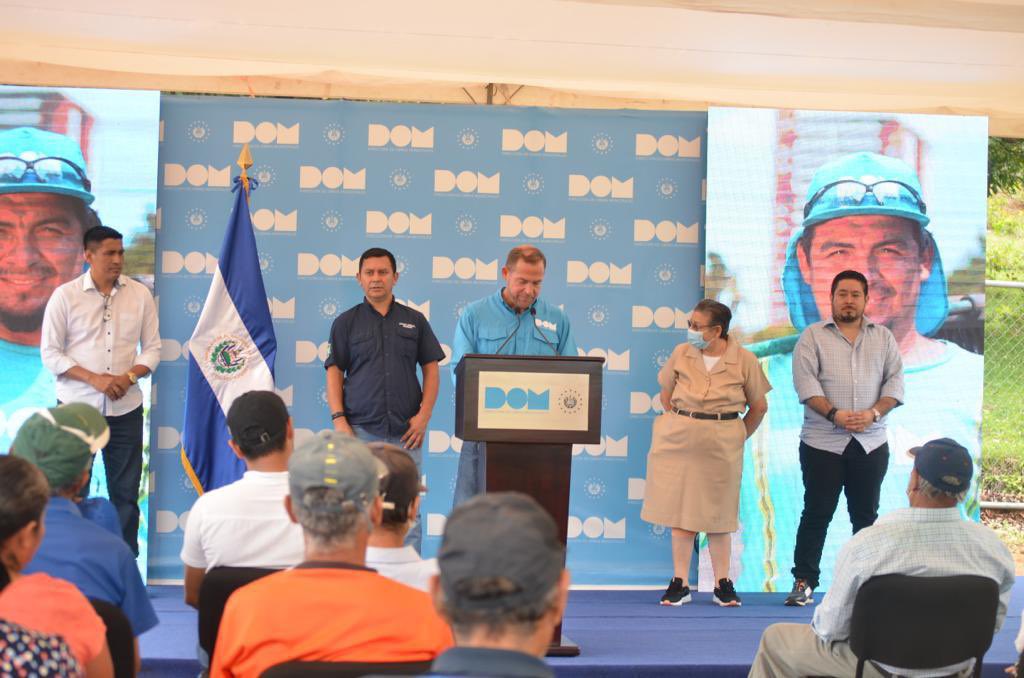 BancadaCyan's tweet photo. #TerritorioCyan | ¡Legislamos para acercar los servicios públicos a los salvadoreños! Nuestro diputado @CarlosRivasSV, suplente de @DrJuanRodrig, participó en el inicio de la fase II del proyecto de construcción en el Mozote, municipio de Meanguera, departamento de Morazán. https://t.co/xpNLtKjq1H