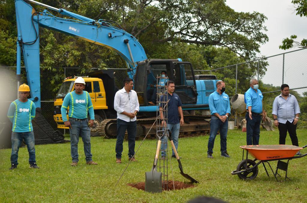 BancadaCyan's tweet photo. #TerritorioCyan | ¡Legislamos para acercar los servicios públicos a los salvadoreños! Nuestro diputado @CarlosRivasSV, suplente de @DrJuanRodrig, participó en el inicio de la fase II del proyecto de construcción en el Mozote, municipio de Meanguera, departamento de Morazán. https://t.co/xpNLtKjq1H