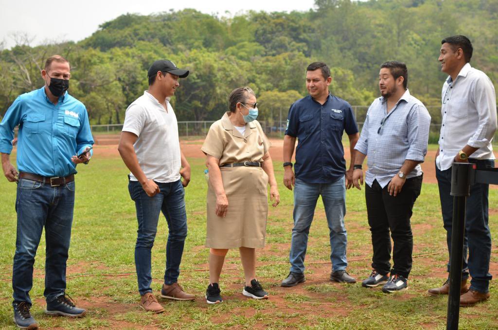 BancadaCyan's tweet photo. #TerritorioCyan | ¡Legislamos para acercar los servicios públicos a los salvadoreños! Nuestro diputado @CarlosRivasSV, suplente de @DrJuanRodrig, participó en el inicio de la fase II del proyecto de construcción en el Mozote, municipio de Meanguera, departamento de Morazán. https://t.co/xpNLtKjq1H