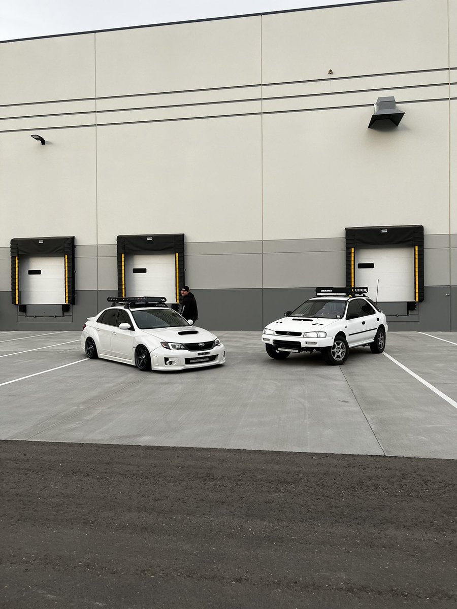 xaycob's tweet image. White subarus 🤝