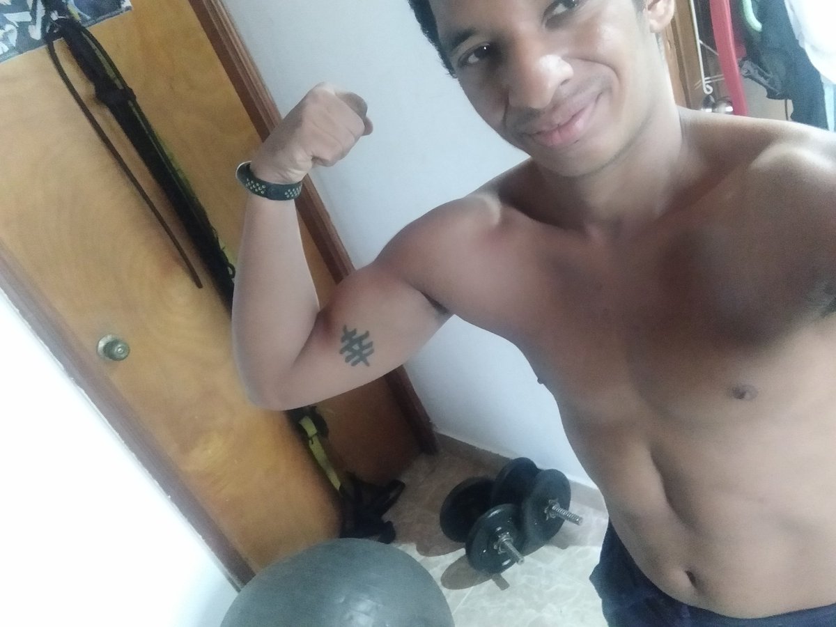 renlopezs's tweet photo. Lo que hago no es por ni para nadie más, lo hago por mi y para mi foco es estar en paz conmigo mismo #RenFit https://t.co/NR6fuMMlwO