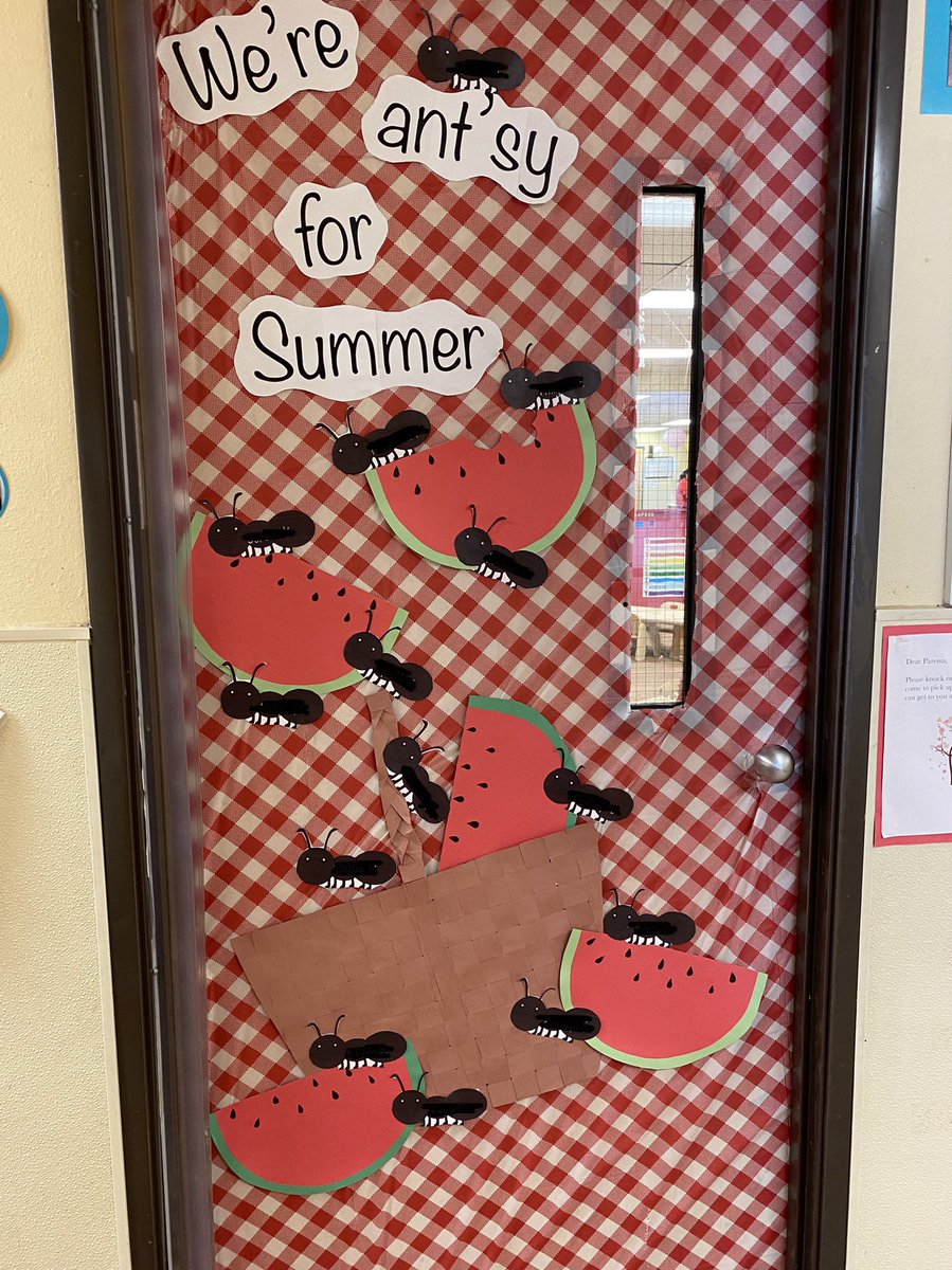 FountainStrang1's tweet photo. Our summer door is ready~ #classroom #classdoor #summer https://t.co/T0f4qLBwvo
