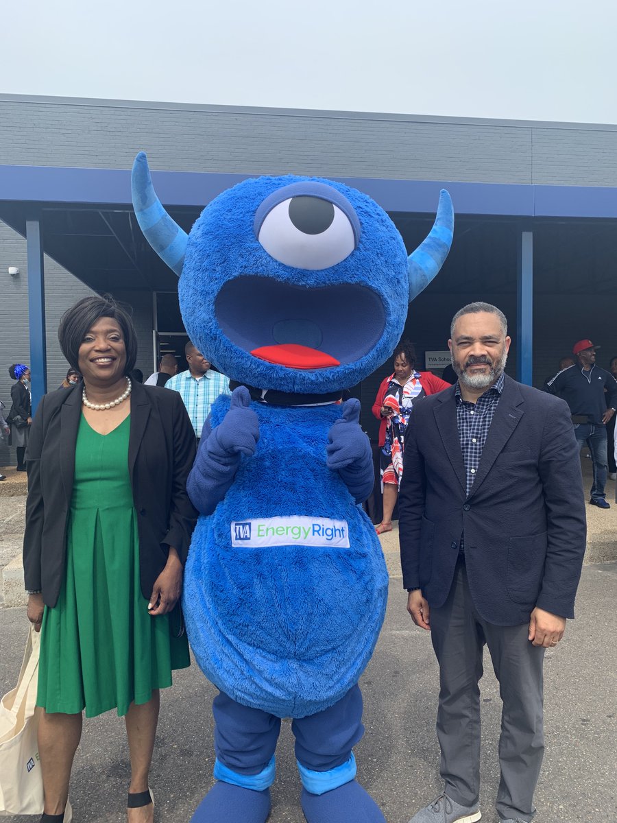 marker_yates's tweet photo. Congratulations to Power Center Academy Elementary &amp; High Schools for receiving #TVA #EnergyRight's $500,000 School Uplift grant to make energy upgrades needed to save money on utilities. Today's celebration was the highlight of my day. Thanks also to @MLGW 
@gestaltcs @TVAnews https://t.co/o4ujzTvMWy