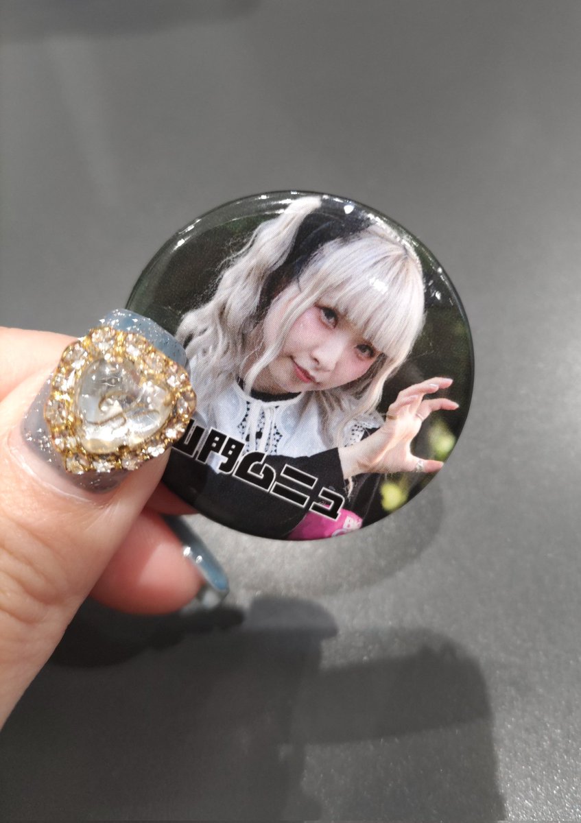 settu5settu's tweet photo. IDOL NEVER DiES
丸缶バッジ交換希望です

譲∶山門ムニュ(ようなぴさん)
求∶カヒミ晴子(ブラジルさん)
　　イブニングローリー衣装Ver.

本日池袋で行われる舞台挨拶に参加予定です。
よろしくお願いします🙇
#アイドルネバーダイ
#ネバダイ https://t.co/0urk5IDHcp