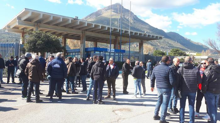 QdSit's tweet photo. Vertenza Blutec, bene i 30 milioni ma non sono la soluzione
PALERMO - I 30 milioni di euro ci sono ma di certo non potranno essere la totale soluzione per la crisi industriale di Termini Imerese. ...
#blutec #lavoro #lavorosicilia
https://t.co/p2a2eOCpvv https://t.co/PIrWrN9cMn