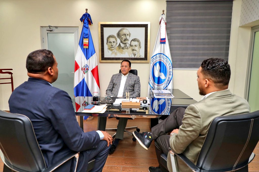 La mañana de hoy, nuestro presidente <a href="/JMarteMartinez/">Jaime Marte Martínez</a>, recibió la visita del alcalde del Distrito Municipal El Limón de Jimaní (Prov. Independencia), Sr. <a href="/EliazarPeguero/">Elias Reyes</a>.

Desde el CND mantenemos la integración de todos los sectores para la prevención del consumo de drogas.