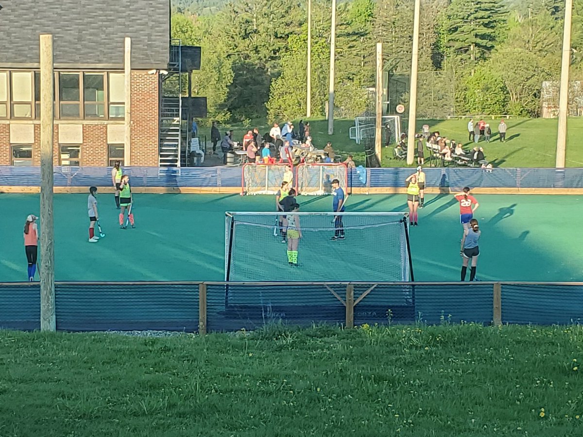ChelseaFHC's tweet image. Nothing like a good scrimmage for the U14/U16 women at the end of #fieldhockey practice with Coach Richie! #fieldhockeycanada