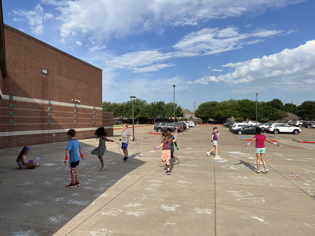 We had SO much fun during our “Second Grade Training Camp” spending the day practicing skills like skip counting w jump ropes, sight word jenga, subtraction bowling, counting coins w beeBots, blends/digraphs basketball, and more!!! These first graders are READY for 2nd grade!! 🏅