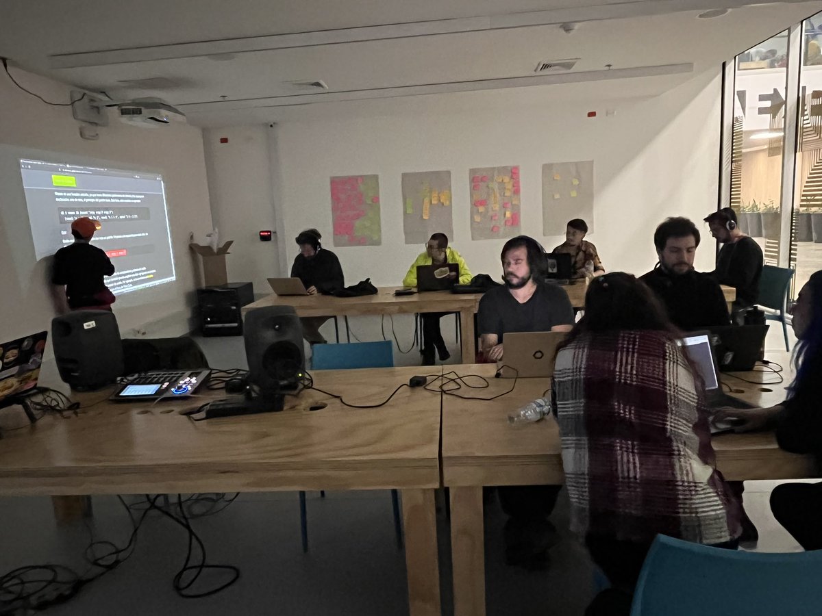 CinematecaBta's tweet photo. En la #MediaLabCinemateca se realizó el #MicroTaller Livecoding: Introducción a Tidal Cycles #MediaExp #NocheDeMuseos2 #ElPoderDeLosMuseos https://t.co/lZbQMjP1a8