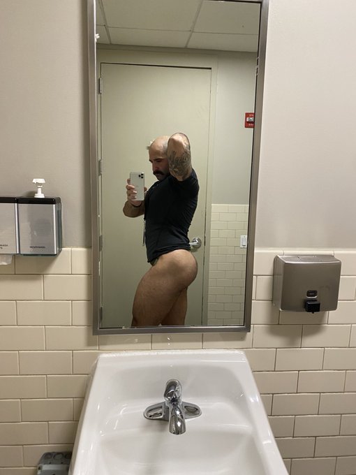 Happy hump day https://t.co/H5ECyNJ8oG
