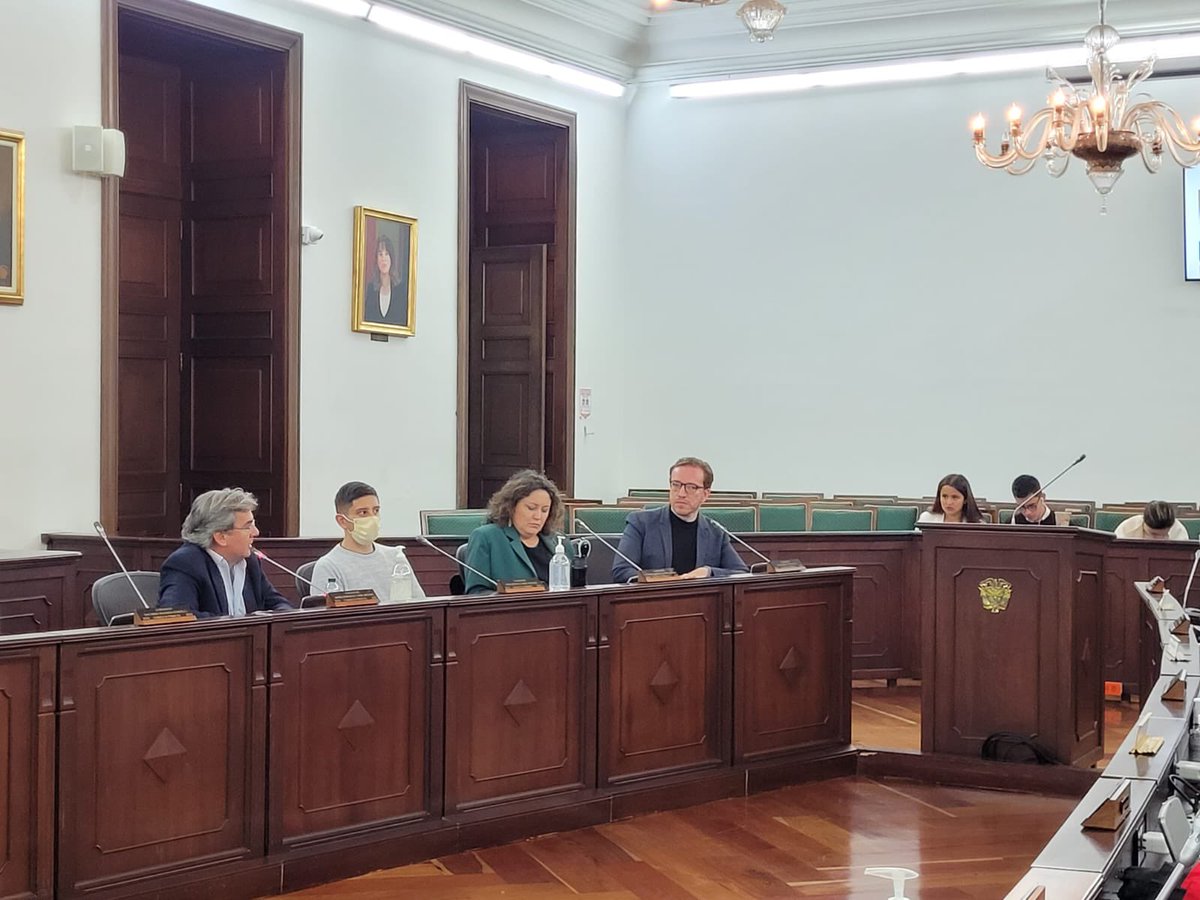 alejomichells's tweet photo. La creación de una ley lleva mucho tiempo,obedece a satisfacer las necesidades de los actores a quien va dirigida, a propósito de ello @AngelicaLozanoC @PalomaValenciaL @jjUscategui @lopezjosedaniel @GermanVaronCo buscan que la reforma de #PropiedadHorizontal sea la mejor. 🏠 https://t.co/JDIrZVI0pc
